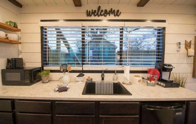 集裝箱也能住人？16.6㎡“五臟俱全”，還能自帶露臺(tái)，太美了