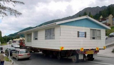 美國人搬家理由很奇葩，整棟房子直接用汽車運(yùn)